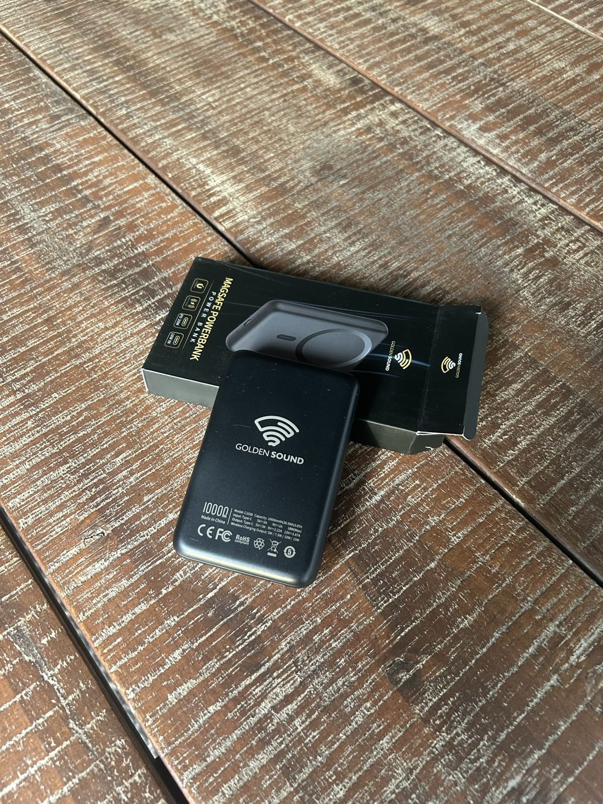 Eigen foto van de Golden Sound Powerbank 10.000 mAh - Geschikt voor MagSafe tijdens onze test