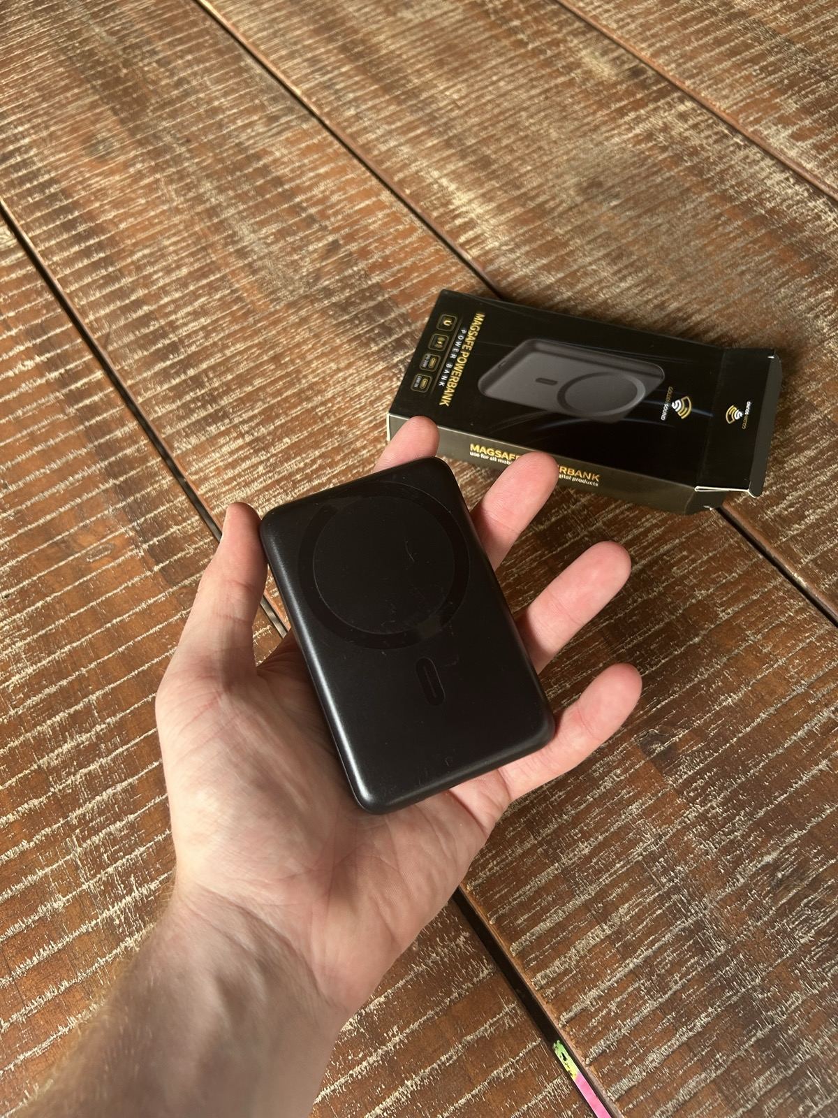 Eigen foto van de Golden Sound Powerbank 10.000 mAh - Geschikt voor MagSafe tijdens onze test
