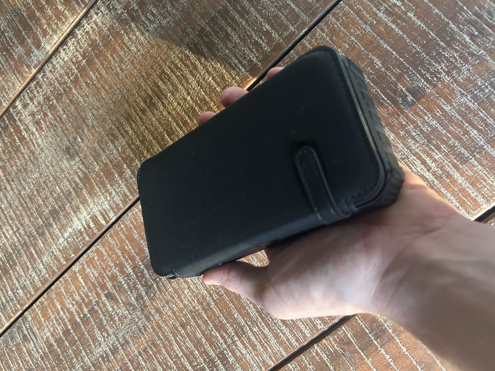 Eigen foto van de Golden Sound Solar Powerbank 30.000 mAh met 4 Panelen tijdens onze test